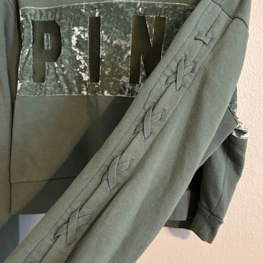 PINK Victoria's Secret‎ Velvet Logo Cropped Hoodie Green Laced Sleeve Women's L